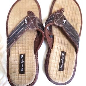 American Eagle brown flip flop shoes size 8